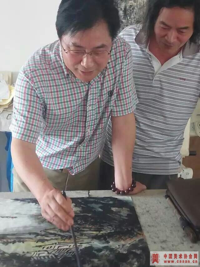 和朋友在一起